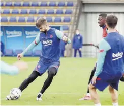  ?? FC BARCELONA ?? Hoy, última sesión (10.15 h) para preparar el duelo ante el Elche
El Barça se ejercitó ayer en la Ciutat Esportiva a partir de las 11.00 horas, a puerta cerrada, aunque los primeros 15 minutos pudieron seguirse en directo por Barça TV y Barça TV+. Hoy, a partir de las 10.15 horas, a puerta cerrada, acabará de preparar el partido contra al Elche en el Camp Nou //