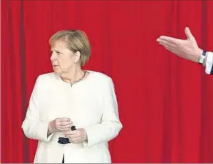  ??  ?? ACTO. La canciller Angela Merkel se apresta a iniciar su mensaje por los 30 años de la unidad.