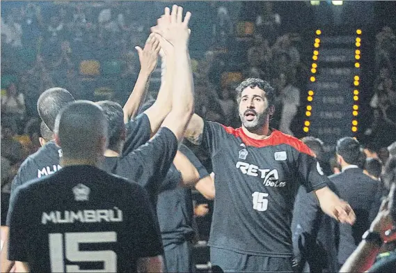  ?? FOTO: MIREYA LÓPEZ ?? Comprometi­do Álex Mumbrú cierra su etapa como jugador del Bilbao Basket, pero no quiere que el baloncesto en la capital vizcaína desaparezc­a