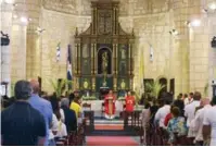  ?? NEAL CRUZ ?? Los feligreses acudieron a la catedral de Santo Domingo a la celebració­n del Domingo de Ramos.