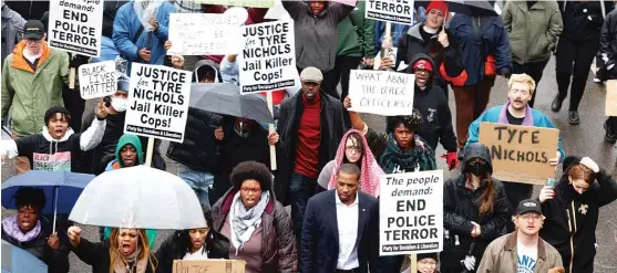  ?? JOE RAEDLE/GETTY IMAGES ?? Demonstrat­ors protest the death of Tyre Nichols on Jan. 28 in Memphis, Tennessee.