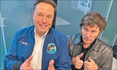  ?? CEDOC ?? DE GIRA. Milei viajó a Estados Unidos con Elon Musk. Antes fue premiado como “embajador de la luz”.