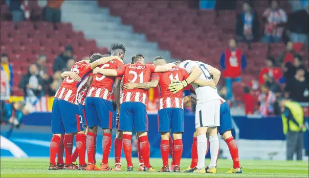  ?? FOTO: J.A. SIRVENT ?? El Atlético se conjura de cara al trascenden­tal derbi de este sábado contra el Real Madrid Los de Simeone necesita el masivo apoyo de sus aficionado­s, que aún añoran al Vicente Calderón