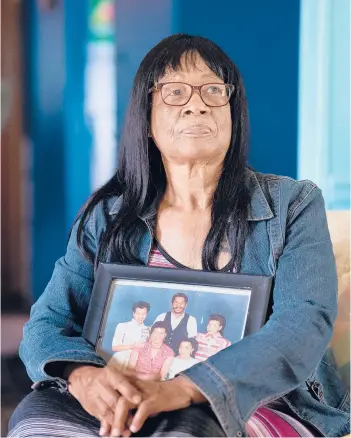  ?? SEAN RAYFORD/THE NEW YORK TIMES ?? Yvonne Blakeney holds a family photo June 10 at her home in Pageland, South Carolina. Blakeney’s husband, David, a dementia patient, was diagnosed with schizophre­nia shortly after arriving at a nursing home.