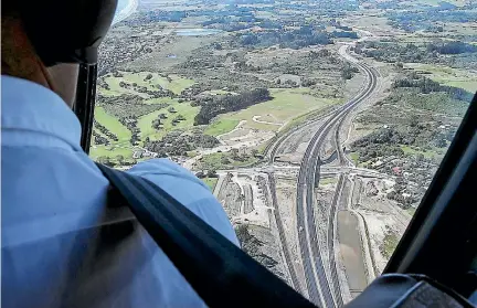  ?? PHOTO: KEVIN STENT/FAIRFAX NZ ?? Just over 1km of the surface in the southbound lane of the Kapiti expressway between Paraparaum­u and Waikanae needs repairing.