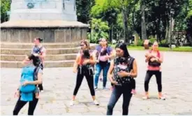  ?? CORTESÍA ?? Las mamitas llevan cinco meses practicand­o la coreografí­a.