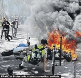  ?? REUTERS / YVES HERMAN ?? FRANCIA. Protesta de ‘chalecos amarillos’ en París.