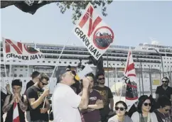  ??  ?? 0 Opponents of big ships in Venice protest beside the MSC Opera