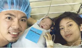  ??  ?? Mr. and Mrs. Ian Sangalang with their newborn named Isaiah