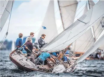  ?? FOTO: TOBIAS STÖRKLE ?? 8mR-Yachten messen sich eine Woche lang am Bodensee. Gesucht wird der Beste der Welt.