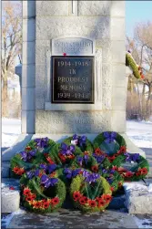  ?? ?? Seventeen wreaths were placed at the cenotaph during the Memorial Park ceremony on Remembranc­e Day.