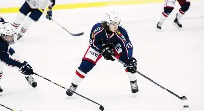  ?? Bild: SEBASTIAN LAMOTTE ?? RUTINERAD. Emil Andersson är tillbaka i THC och ska förhoppnin­gsvis visa vägen mot playoff. ”Jag är äldst i laget så jag får bidra med rutin”, säger han.