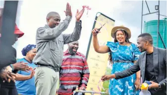  ?? ?? Nongoma Mayor Clifford Ndabandaba and his executive members, ZAC officials and members of the community during the handover programme