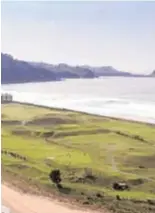  ?? // ABC ?? Campo de golf junto a una playa
