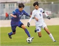  ?? GABRIELA CAMPOS/THE NEW MEXICAN ?? St. Michael’s Berkeley Reynolds, right, and Albuquerqu­e Bosque School’s Ezra Duree battle for possession during Tuesday’s District 2-1A/3A match in Albuquerqu­e. The Bobcats beat the Horseman 2-1 in overtime.