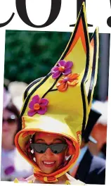  ?? ?? Flaming June: This lady’s hat kept her cool as temperatur­es soared
