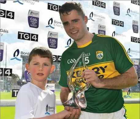  ??  ?? Jack Goulding is presented with the Man the Match award by Ronan Hearne, from Dublin, after the Bord Gáis Energy All-Ireland U21 ‘B’ Hurling Championsh­ip Final against Wicklow at Semple Stadium in Thurles Photo by Brendan Moran/Sportsfile