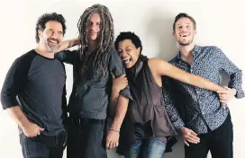  ?? DJENEBA ADUAYOM ?? Lisa Fischer, who has syng áackyp with stars sych as the Rolling Stones, Tina Tyrner and Sting, performs with her áand Krand Baton in Calgary on April 26.