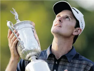  ?? DARRON CUMMINGS/ THE ASSOCIATED PRESS ?? Justin Rose of England won the U.S. Open golf tournament at Merion Golf Club on Sunday.