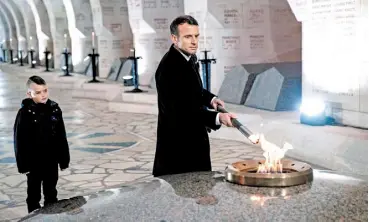  ?? EFE ?? Macron estuvo en el Memorial de la batalla de Verdún, por las celebracio­nes del centenario de la firma del armisticio que puso fin a la Gran Guerra/