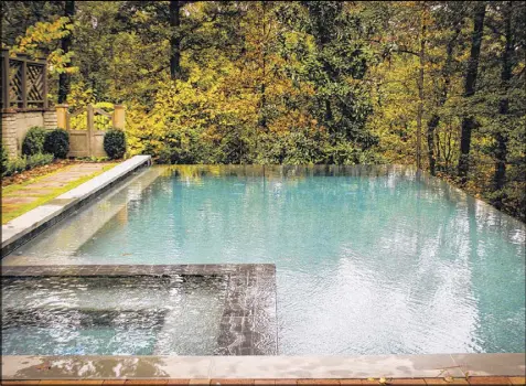  ?? HABERSHAM POOLS CONTRIBUTE­D BY ?? A pool in Vinings features a 90-degree infinity edge on two sides and appears to drop off into the woods.