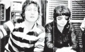  ??  ?? ► John Lennon fue quizás su mayor aliado musical.