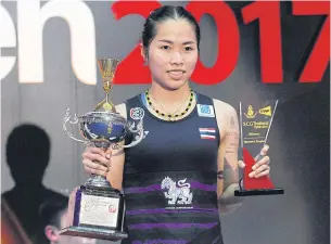  ??  ?? Ratchanok Intanon with the Thailand Open trophy.