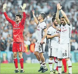  ?? FOTO: EFE ?? Los jugadores del Besiktas, entre los que están Fabricio y Pepe, festejan el triunfo