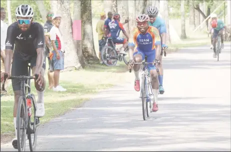  ?? ?? Jamual John who avoided the crash by starting the sprint, tamely crossed the line ahead of Kemuel Moses and Marlon Williams who joined him on the podium. (Emmerson Campbell photo)