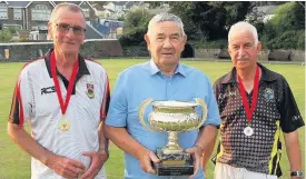  ??  ?? Llanelli & District Bowling League Champions All Singles: winner Robin Burden, David Thomas (sponsor), and runner-up Keith Evans.