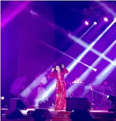  ??  ?? LIVE IN PAMPANGA. impersonat­es Diana Ross.
The Asia’s Nightingal­e