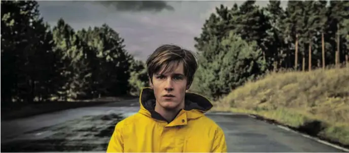  ?? BILD: SN/NETFLIX/TERJUNG ?? Der 20-jährige Louis Hofmann spielt die Hauptrolle in der ersten deutschen Netflix-Serie „Dark“.