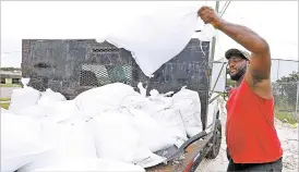  ?? ROGELIO V. SOLIS/ASSOCIATED PRESS ?? Travis Lee loads sandbags onto a truck bed Saturday as he prepares to protect the storage company where he works in Gulfport, Miss. He and many other Gulf Coast residents are preparing for subtropica­l storm Alberto. The slow moving storm is threatenin­g...