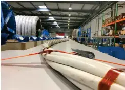  ??  ?? Neu entwickelt­e Kabel in einer CERN-Werkstatt