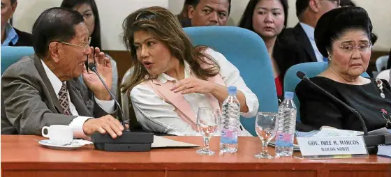  ?? —GRIG C. MONTEGRAND­E ?? Imee Marcos confers with her lawyer, former Sen. Juan Ponce Enrile, as her mother, Rep. Imelda Marcos, sits in at the committee hearing to lend her support.