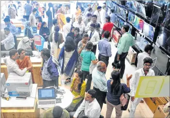  ??  ?? It is all about money, honey. Customers flock to Vijay Sales at Charni Road on Friday, the 11th hour in this case.