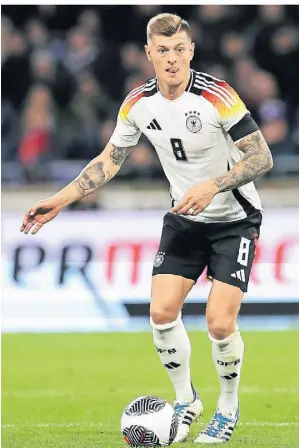  ?? FOTO: CHRISTIAN CHARISIUS/DPA ?? Toni Kroos gab beim Spiel gegen Frankreich ein gelungenes Comeback in der deutschen Nationalma­nnschaft.