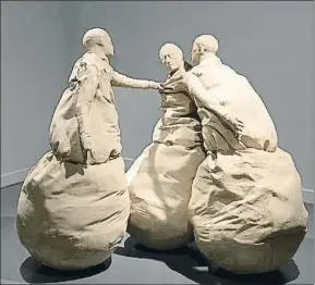  ?? EFE ?? El conjunto escultóric­o Conversati­on piece, de Juan Muñoz