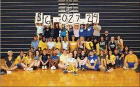  ?? PHOTO BY MISSY WEBER ?? Students in Pottstown High School’s first-ever ‘Thon,” show off how much money they raised to fight childhood cancer by staying on their feet for eight hours.