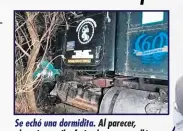  ??  ?? Se echó una dormidita. Al parecer, el camionero iba fatigado y se estrelló.