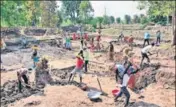  ?? ANI ?? People engaged in MGNREGS in Madhya Pradesh on May 19.