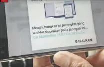  ??  ?? Tekan menu ‘Berbagi &amp; Hubungkan’ tersebut, lalu cari menu ‘Berbagi Layar’, kemudian aktifkan tombolnya. Maka smartphone Anda akan mencari device terdekat, yaitu head unit mobil.