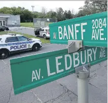 ?? TONY CALDWELL ?? Ottawa Police were at the corner of Ledbury Park and Banff Avenue Wednesday following an early morning shooting.