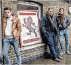  ?? ANDREW TESTA FOR THE NEW YORK TIMES ?? From left, Jonathan Sayer, Henry Lewis and Henry Shields at the Old Red Lion Theater.