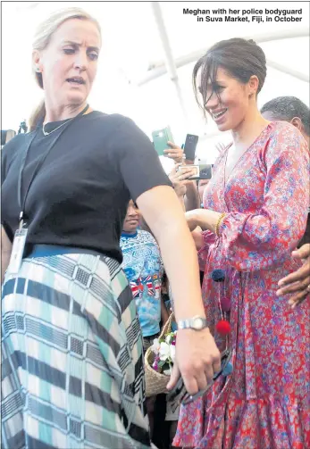  ??  ?? Meghan with her police bodyguard in Suva Market, Fiji, in October