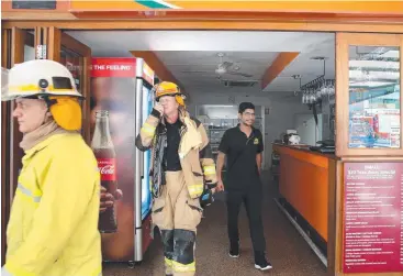  ?? Picture: ANNA ROGERS ?? QUICK RESPONSE: Queensland fire and emergency personnel attend a smoke-filled Spicy Bite restaurant in Shields St.