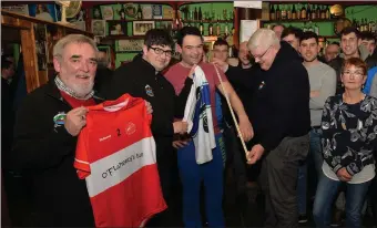 ?? Photo by Declan Malone ?? CLG an Daingean Treasurer Colm Nelan takes on the role of tailor to measure up Seán O’Flaherty for the new jerseys presented to Dingle GAA in O’Flaherty’s bar last Wednesday night by Michael Begley of Random Restaurant and Fergus O’Flaherty.