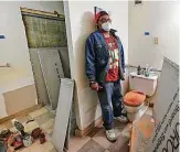  ?? Earl Richardson / Contributo­r ?? Trent Tyler’s bathroom at Gabriel Tower in Kansas City is being renovated due to mold.