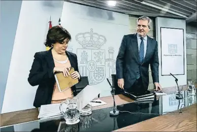  ?? DANI DUCH ?? La vicepresid­enta del Gobierno, Soraya Sáenz de Santamaría, y el ministro portavoz , Méndez de Vigo