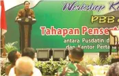  ?? DIMAS MAULANA/JAWA POS ?? PENCEGAHAN: Agus Priyanto menjadi pembicara workshop H2H PBB-BPHTP di Mal Pelayanan Publik kemarin.